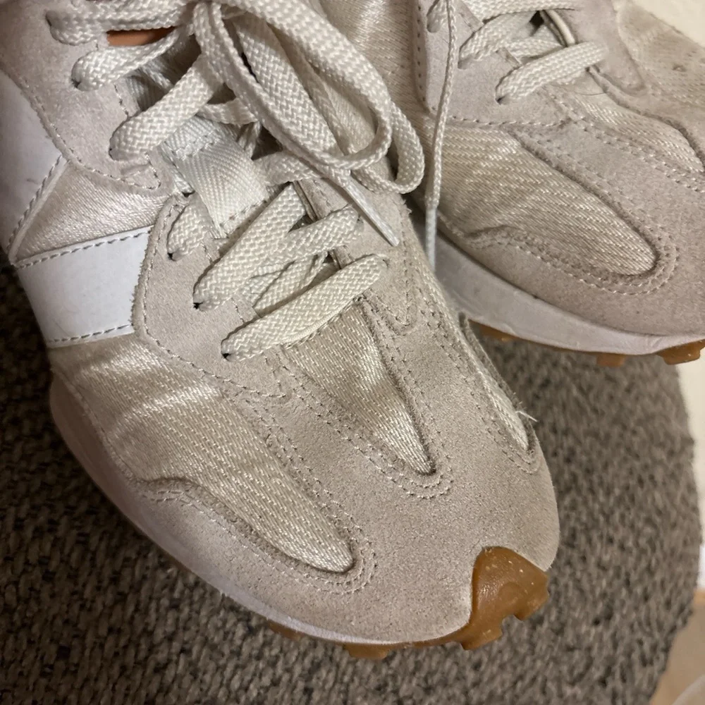 New Balance 327 Casual Women's Sneakers Shoes White Cream Brown size 8.5